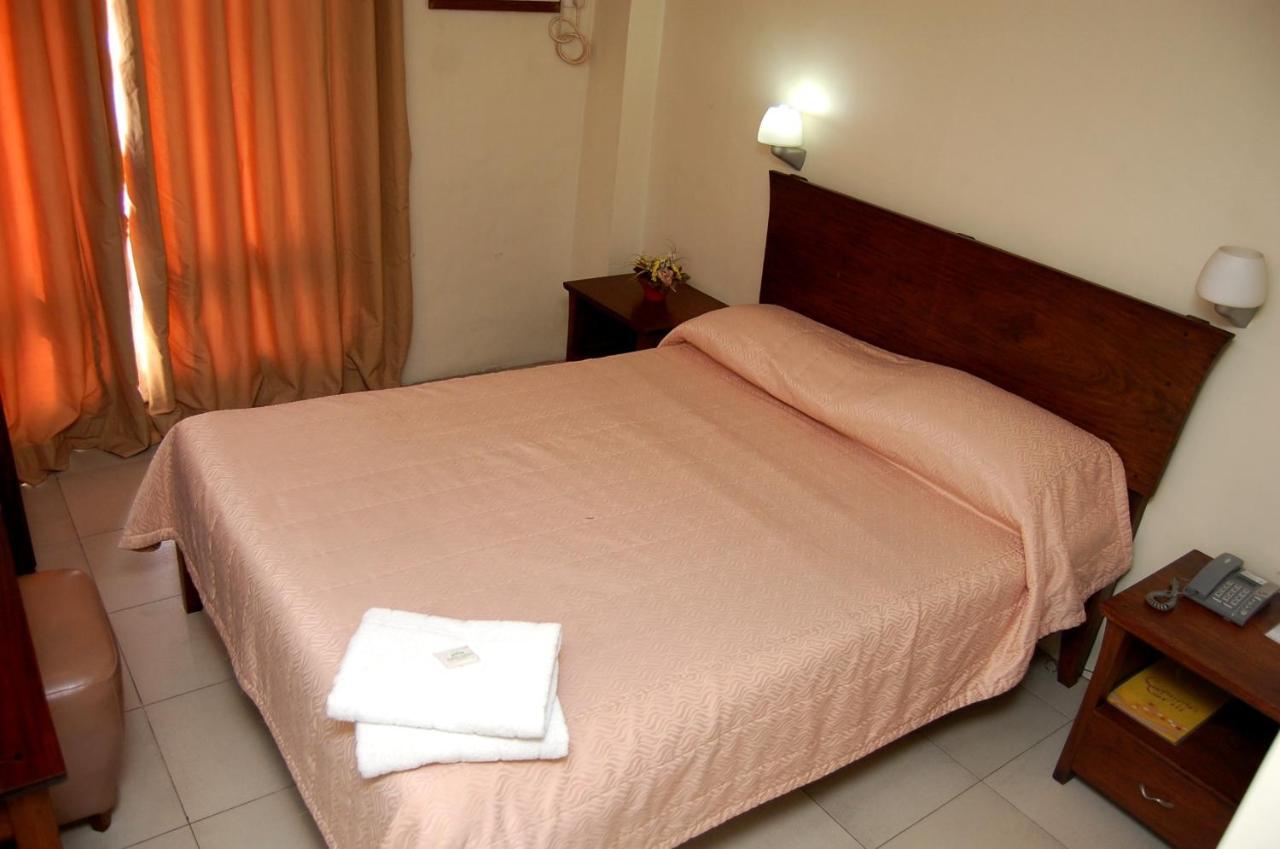 Isabel Suites Laoag Zimmer foto