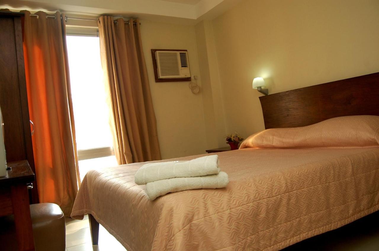 Isabel Suites Laoag Zimmer foto